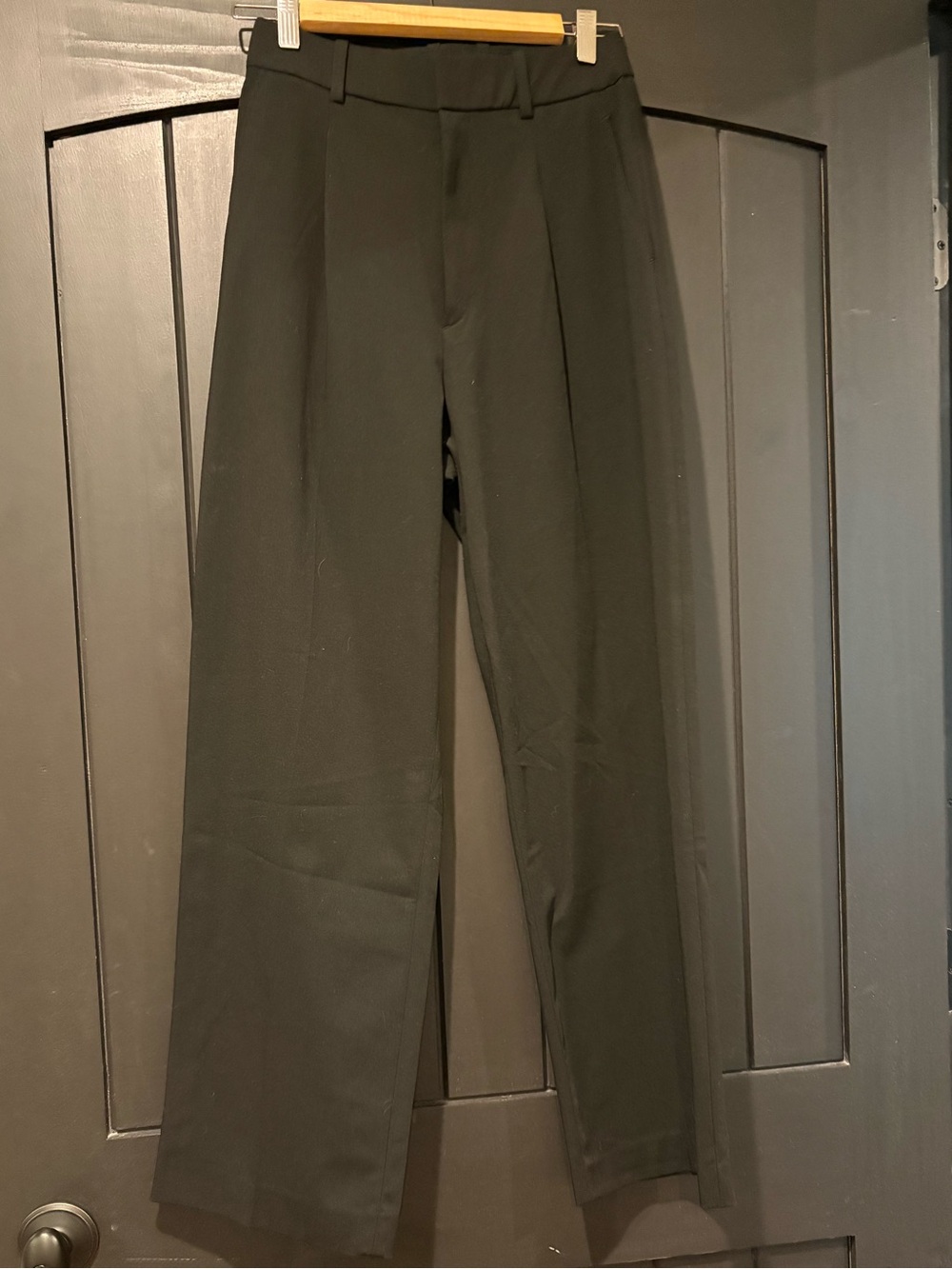 Uniqlo Women’s Black Pleated Wide Leg Pants XS